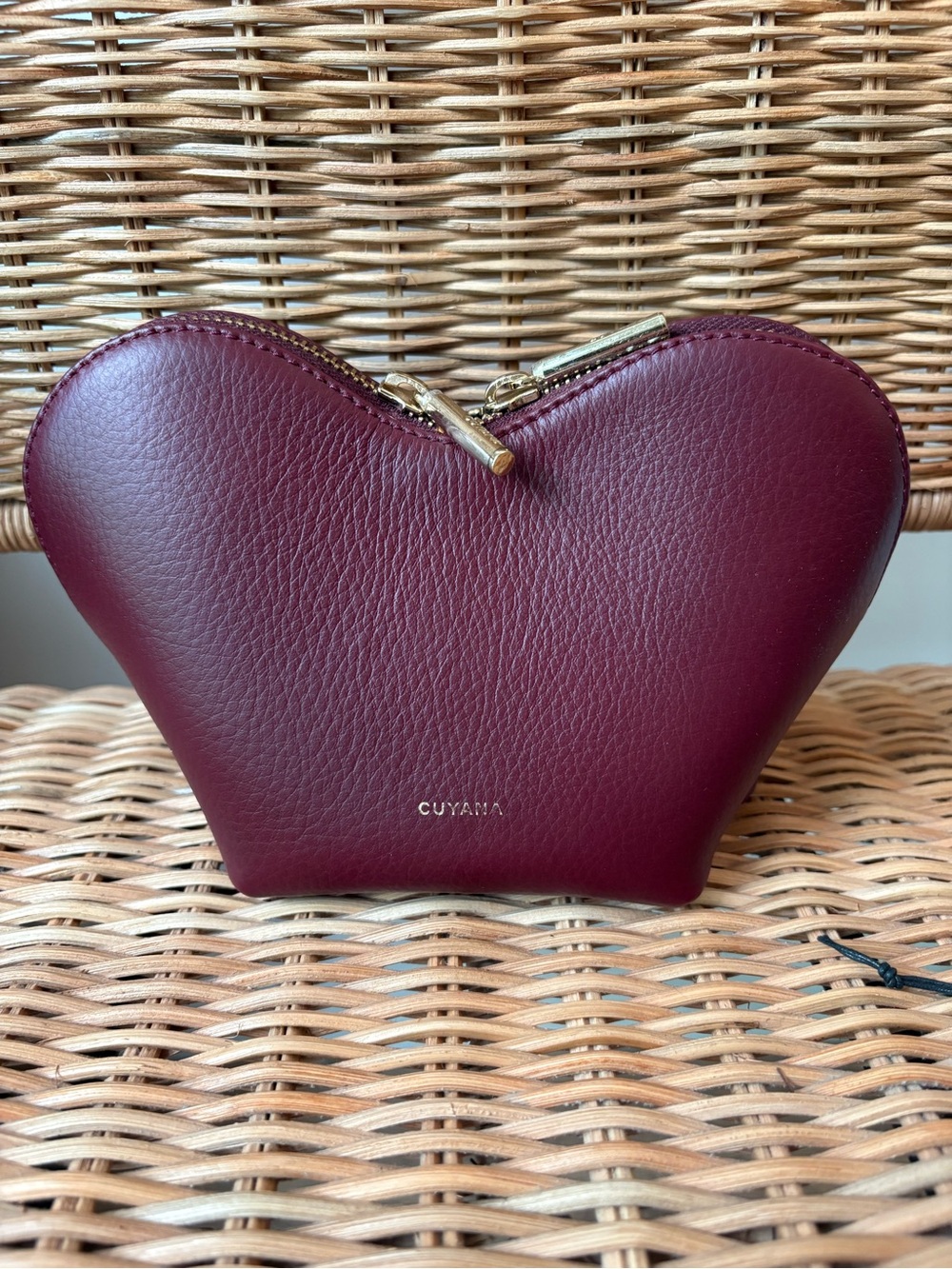 Cuyana Pebbled Leather Heart Pouch in Burgundy with Gold Hardware. New - Picture 2 of 6